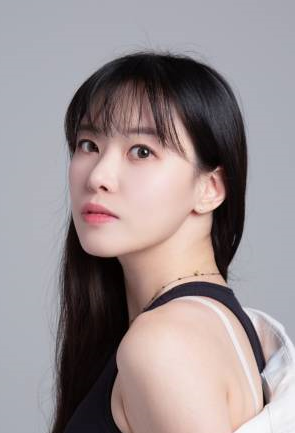배우 권바라
